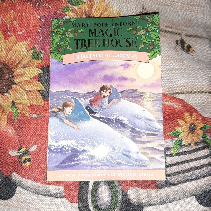 Magic Tree House #9: Dolphins at Daybreak