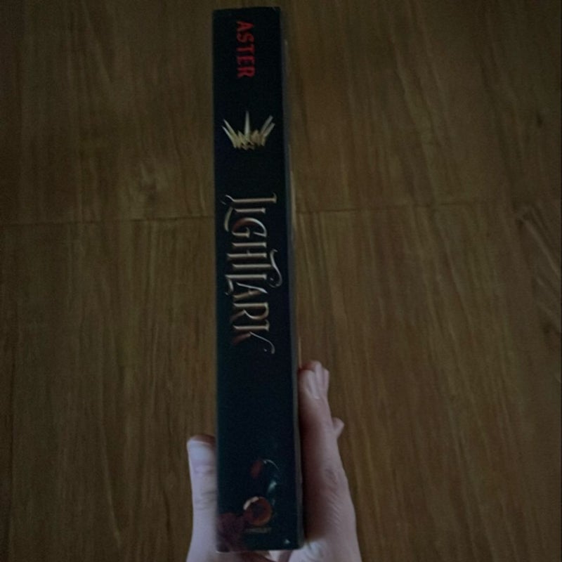 Lightlark (the Lightlark Saga Book 1)