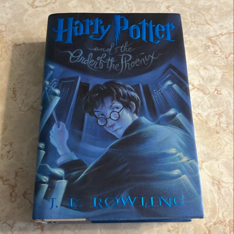 Harry Potter and the Order of the Phoenix (Harry Potter, Book 5)