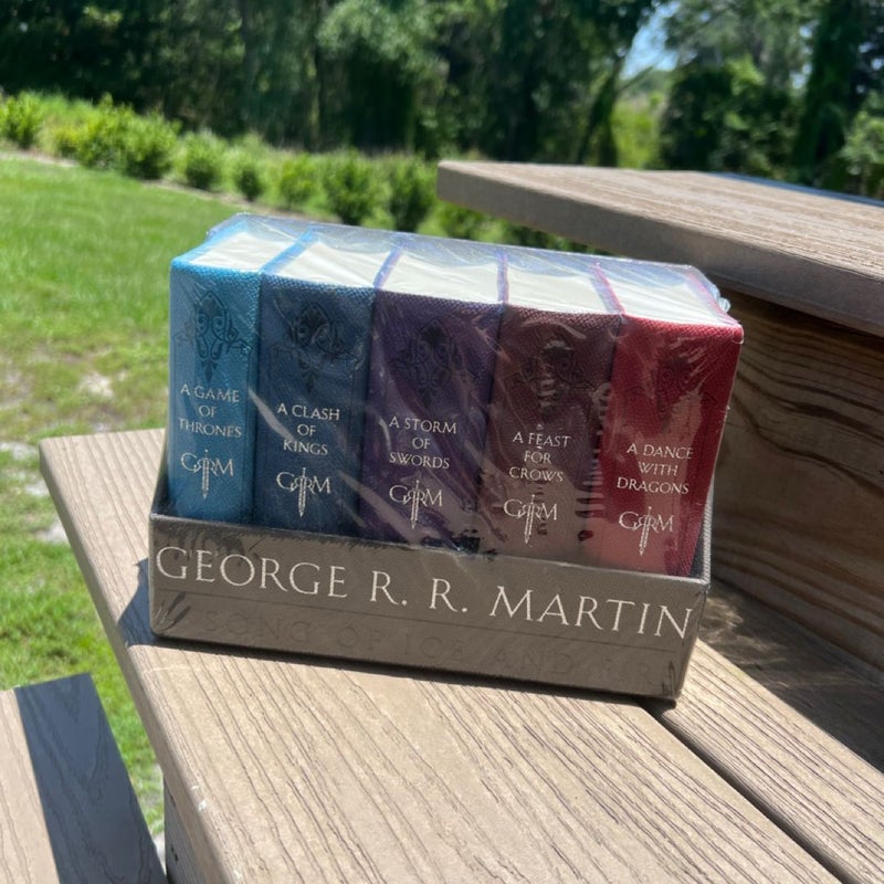 George R. R. Martin's a Game of Thrones Leather-Cloth Boxed Set (Song of Ice and Fire Series)