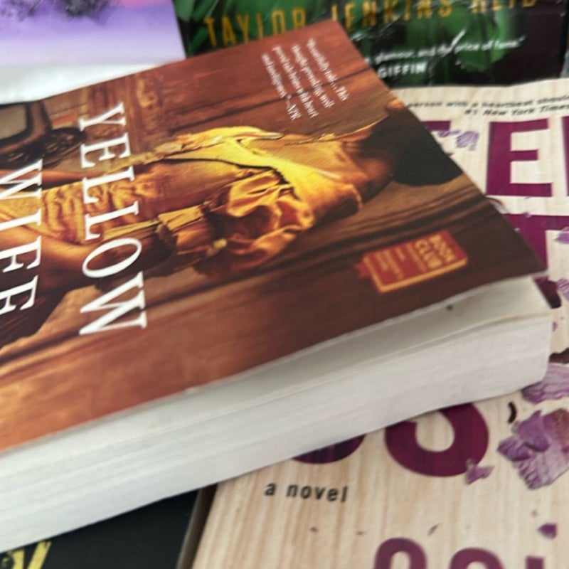 The Seven Husbands of Evelyn Hugo (Bundle)