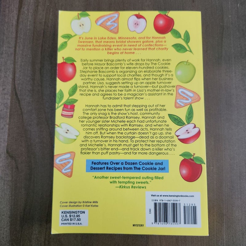 Apple Turnover Murder by Joanne Fluke, Paperback Pangobooks