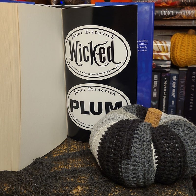 **Halloween Janet Evanovich Bundle** Plum Spooky and Wicked Business