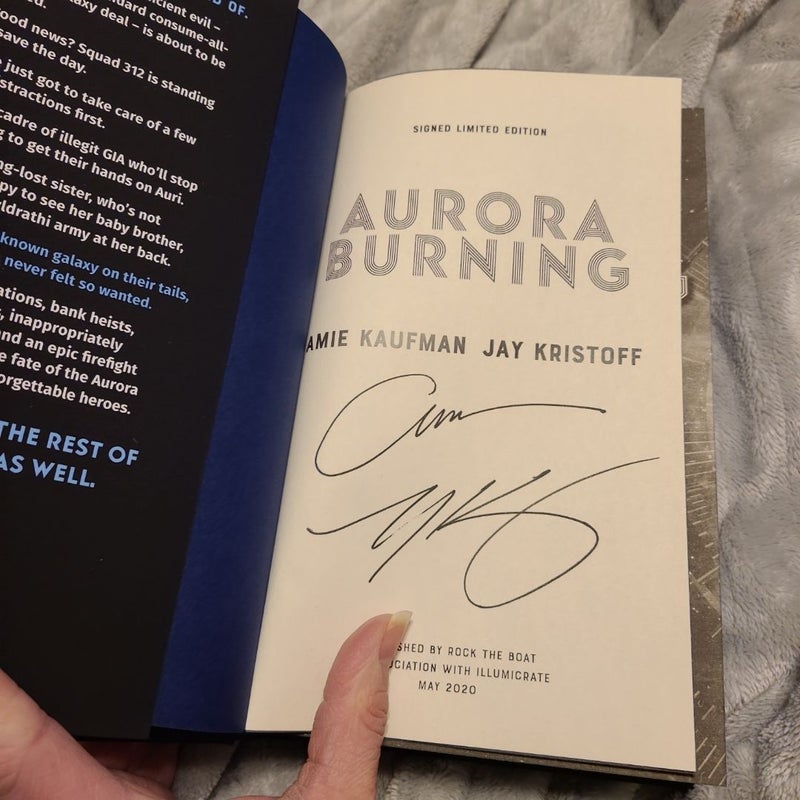 Aurora Burning (illumicrate)