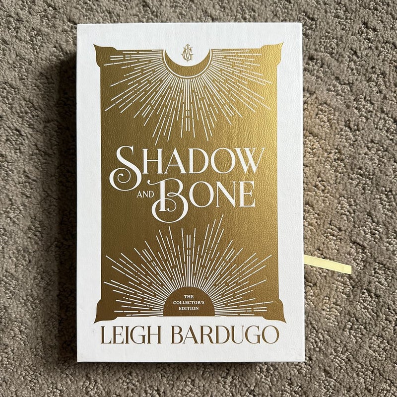 Amazon.com: Shadow and Bone: The Collector's Edition (The