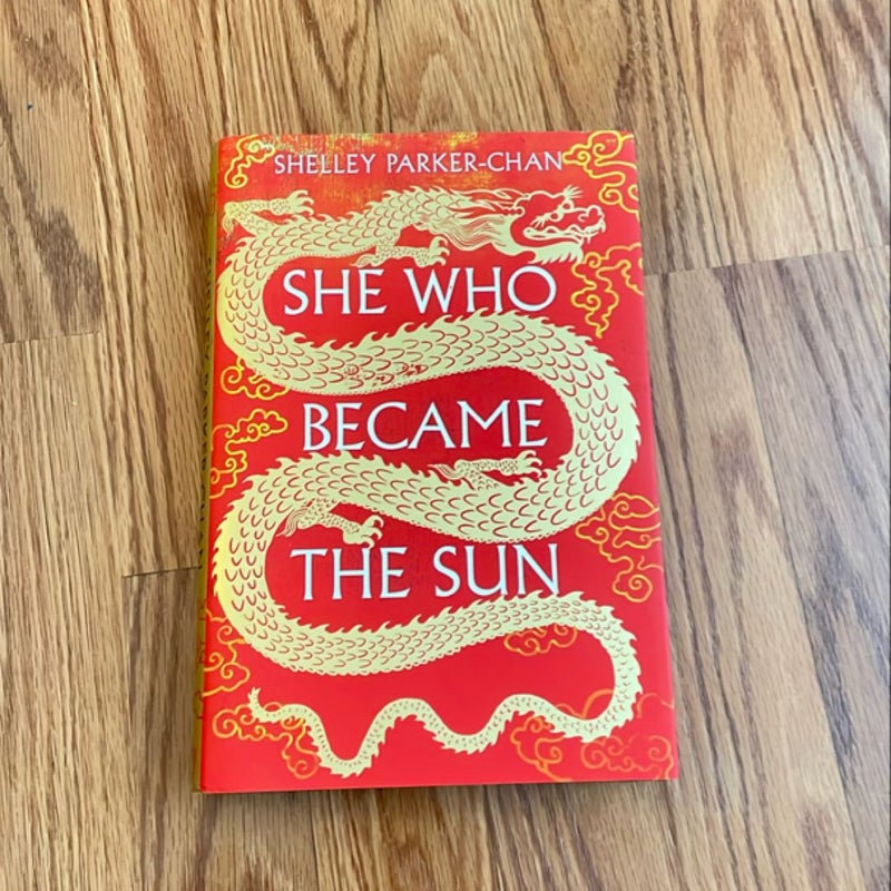 Illumicrate She Who Became The Sun *SIGNED* 