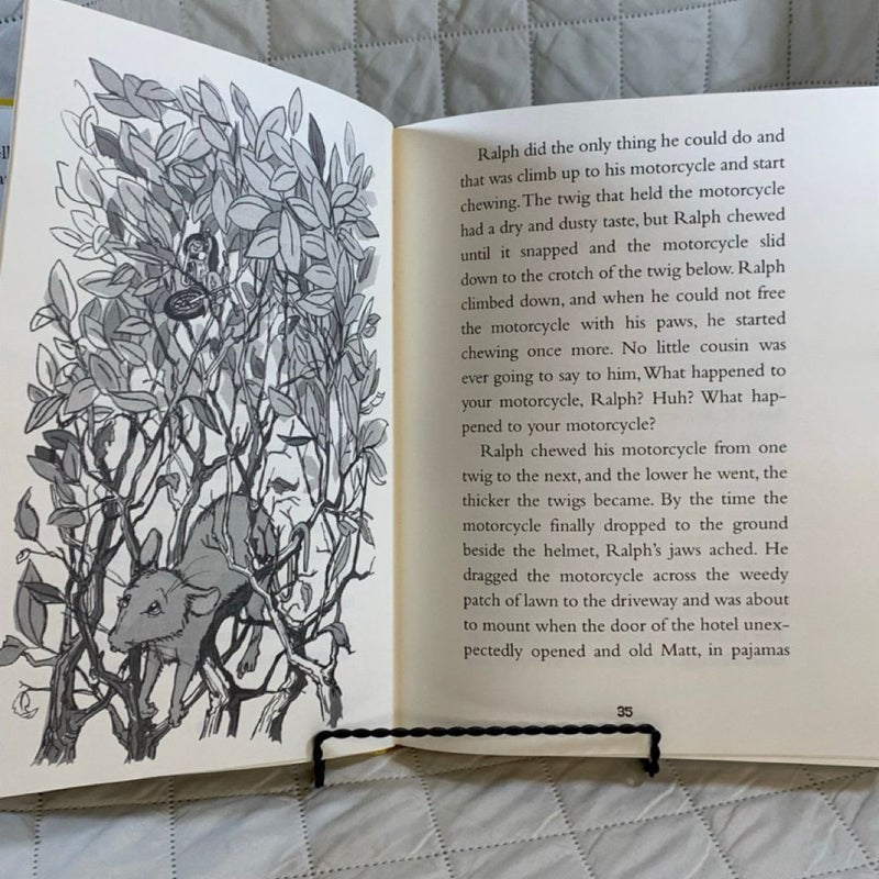 "Runaway Ralph" by Beveryly Cleary - Extra Large Edition