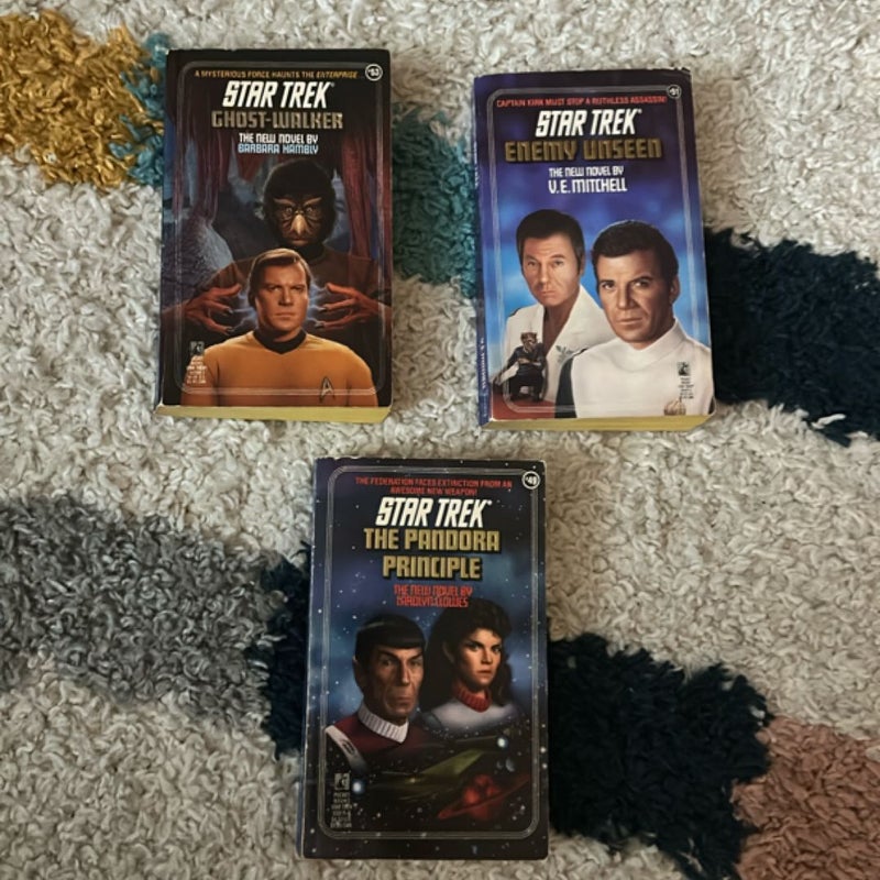 Star trek book lot (3)