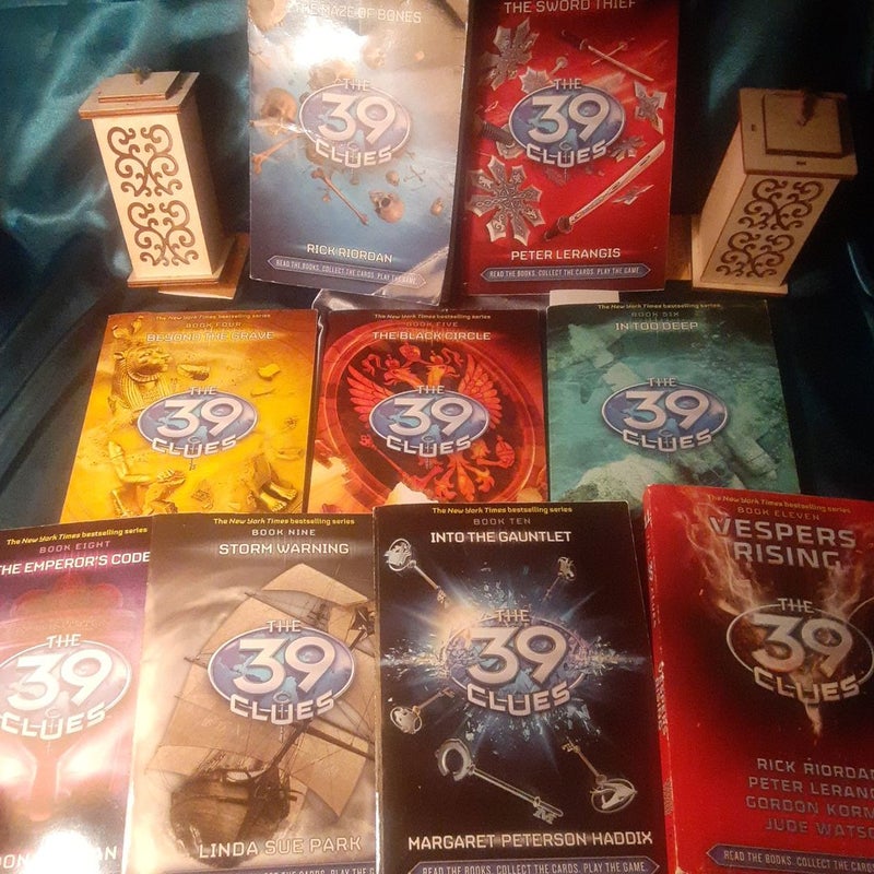 Almost complete set of The 39 Clues book set 1,3-6,8-11