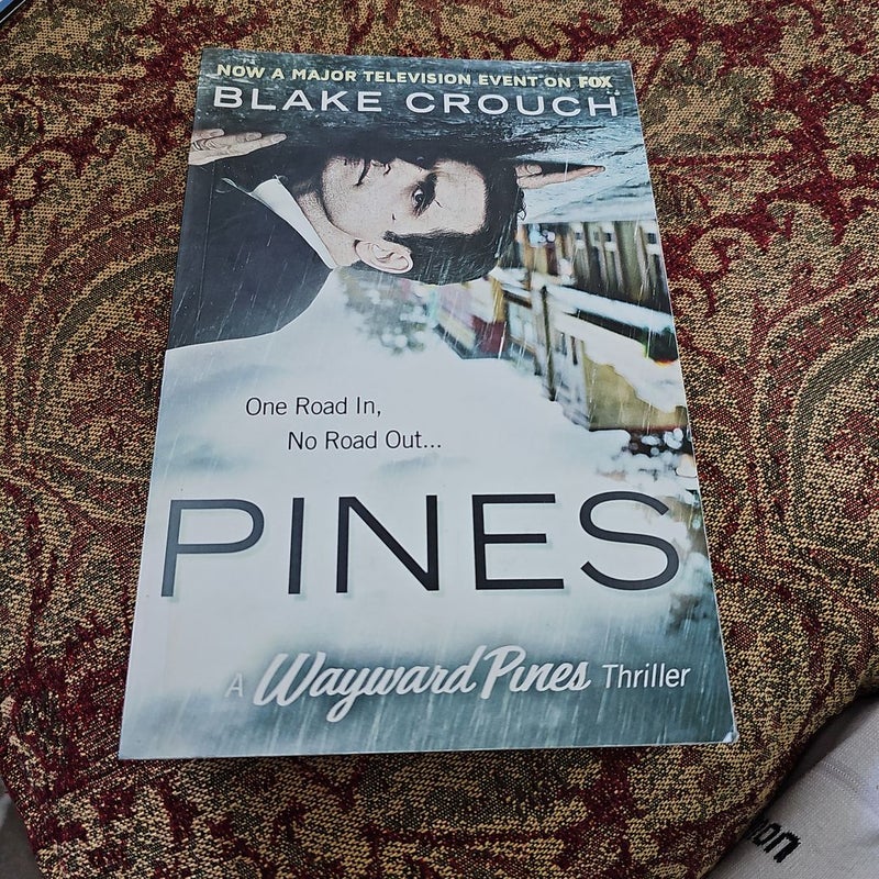 Pines by Blake Crouch, Paperback Pangobooks