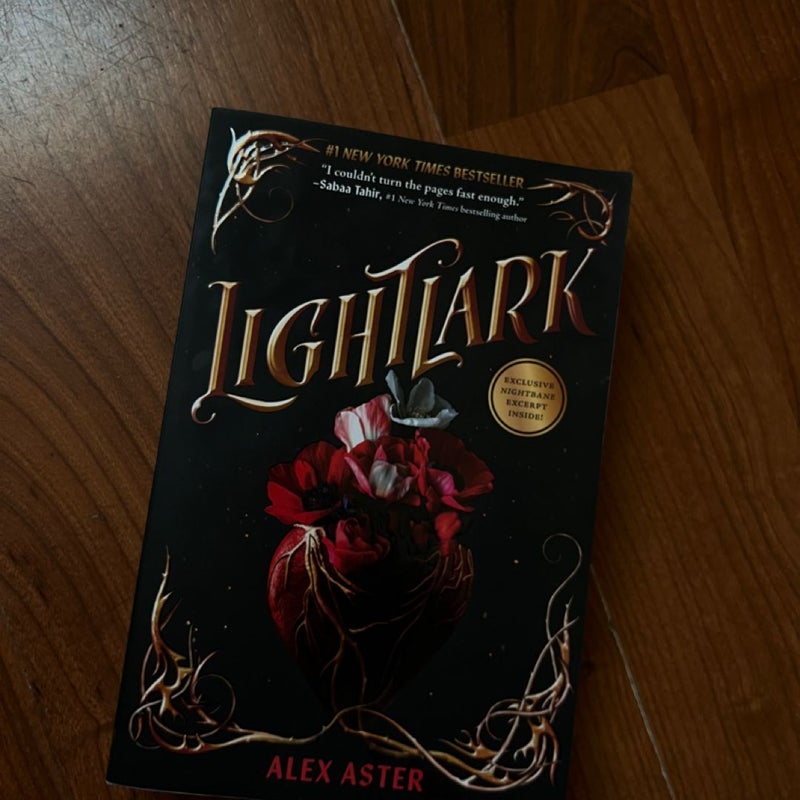 Lightlark (the Lightlark Saga Book 1)