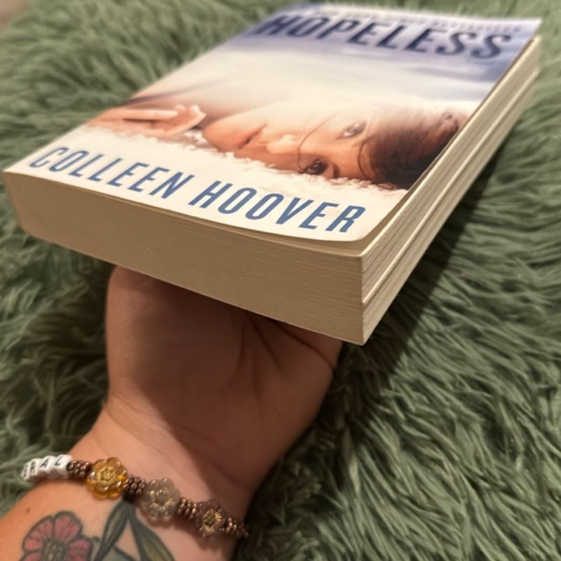 Hopeless by Colleen Hoover, Paperback | Pangobooks
