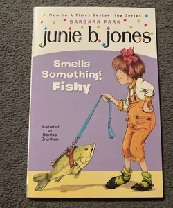 Junie B. Jones #12: Junie B. Jones Smells Something Fishy