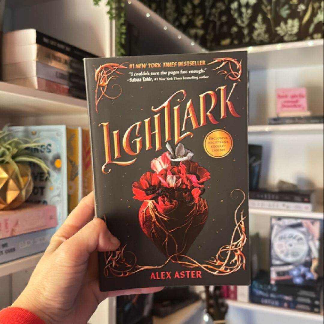 Lightlark (the Lightlark Saga Book 1)
