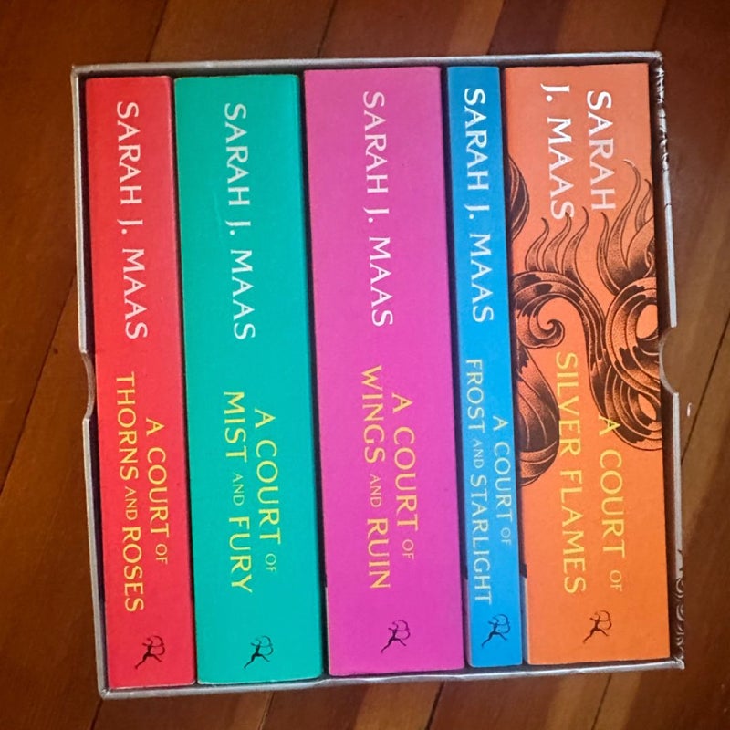 A Court of Thorns and Roses Box Series
