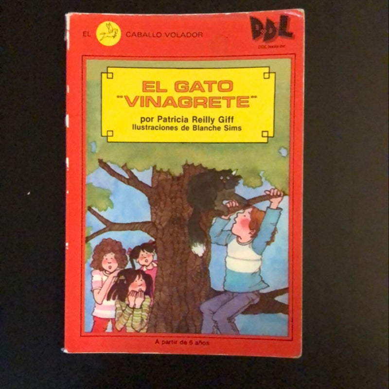 3 Spanish language books including El Gato Vinagrete