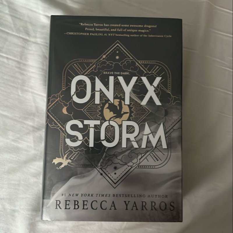 Onyx Storm (Standard Edition)