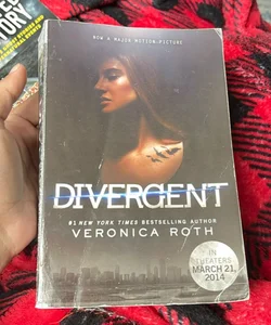 Divergent Movie Tie-In Edition