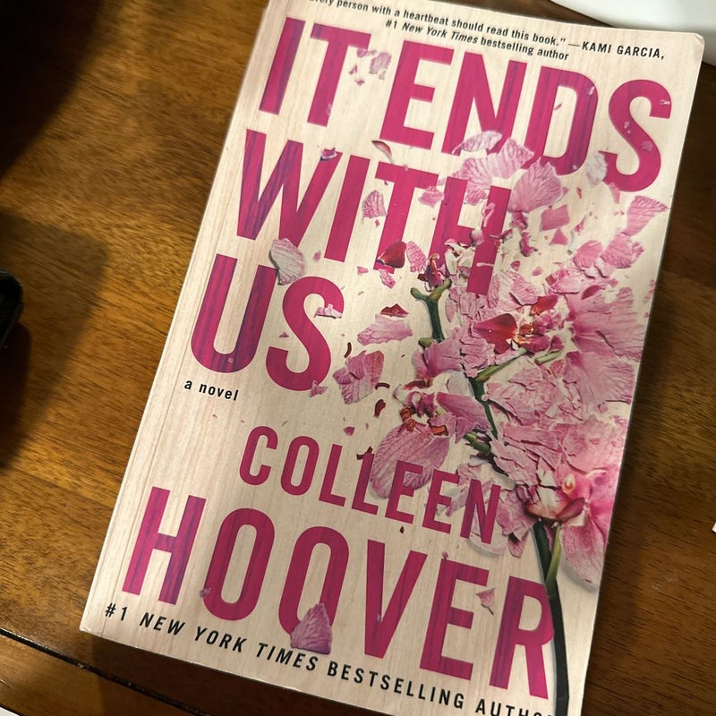 It Ends with Us: A Novel - Paperback By Hoover, Colleen (Used Book)  9781501110368