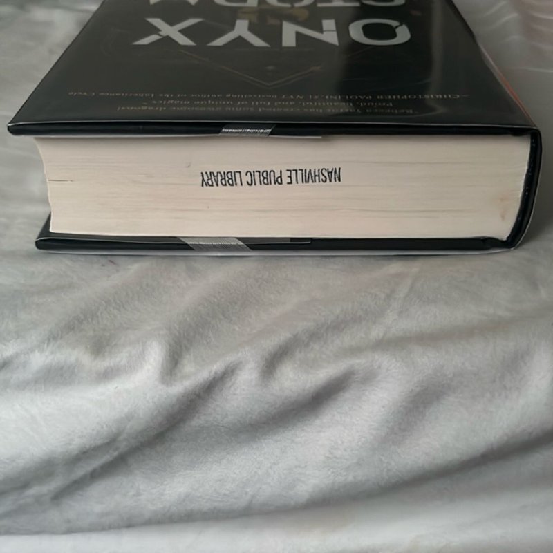 Onyx Storm (Standard Edition)