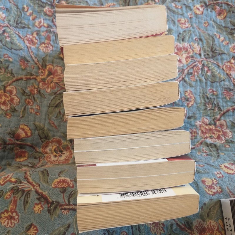 Bundle of 8 Nora Roberts Paperbacks 
