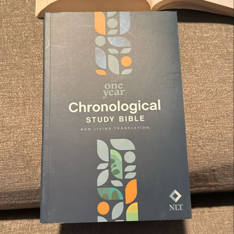 NLT One Year Chronological Study Bible (Softcover)