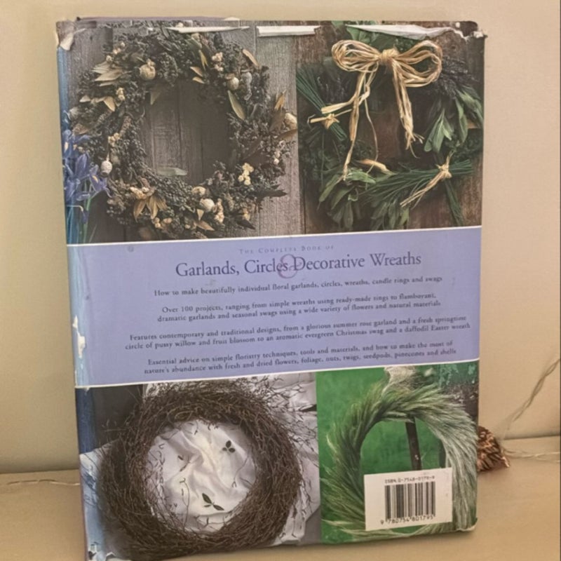 The Complete Book of Garlands, Circles and Decorative Wreaths