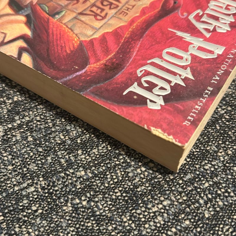 Harry Potter and the Chamber of Secrets (Harry Potter, Book 2)