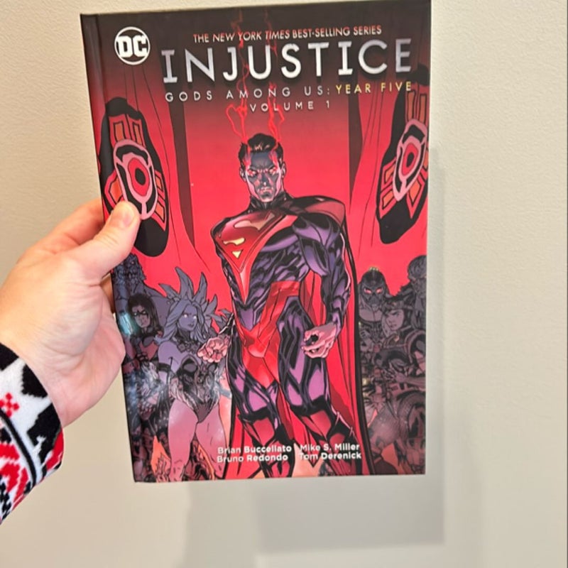 Injustice Gods among Us Year 5 Vol 1