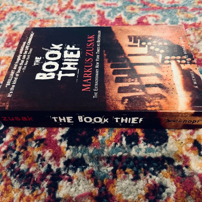 The Book Thief by Markus Zusak (2007, Trade Paperback Edition) VG Condition