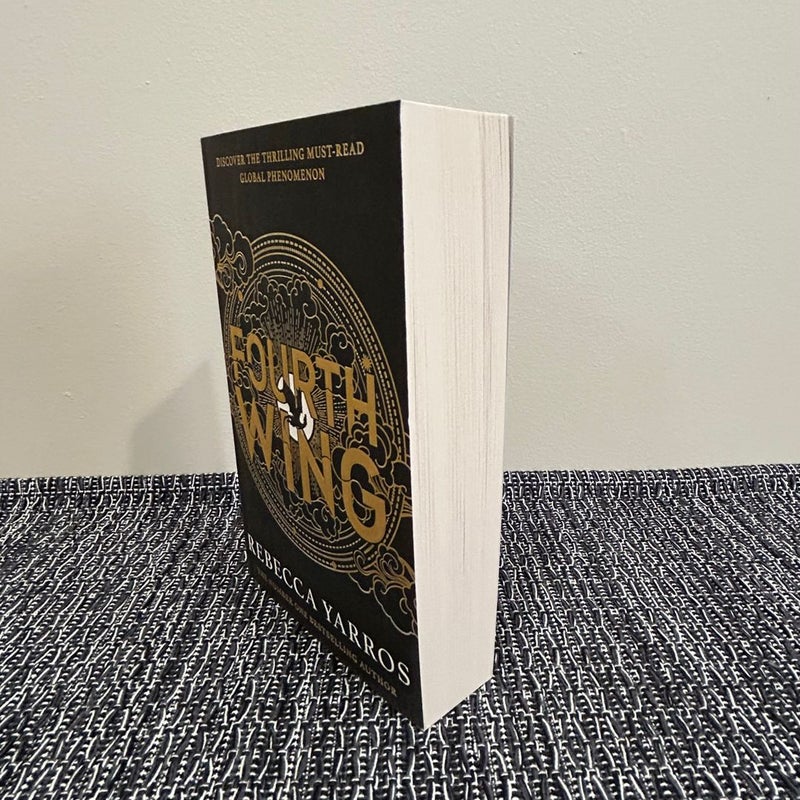 Fourth Wing (UK Paperback)