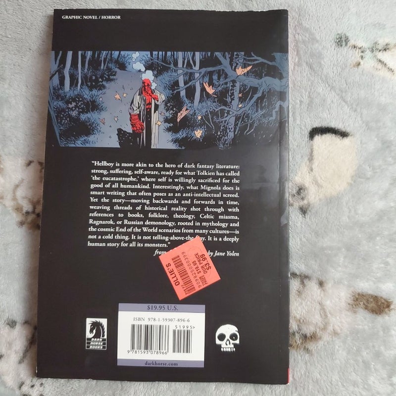 Hellboy Volume 8: Darkness Calls