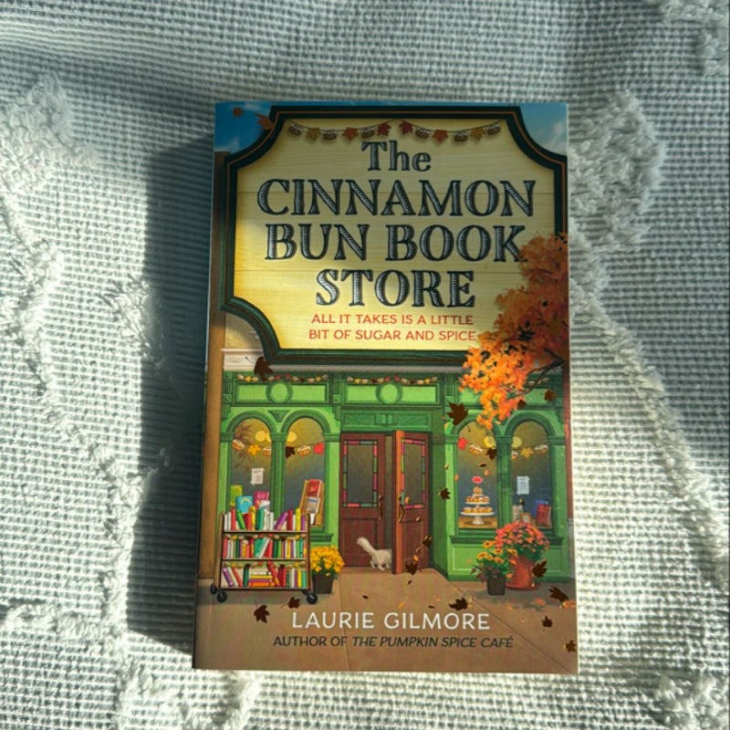 The Cinnamon Bun Book Store (Dream Harbor, Book 2)