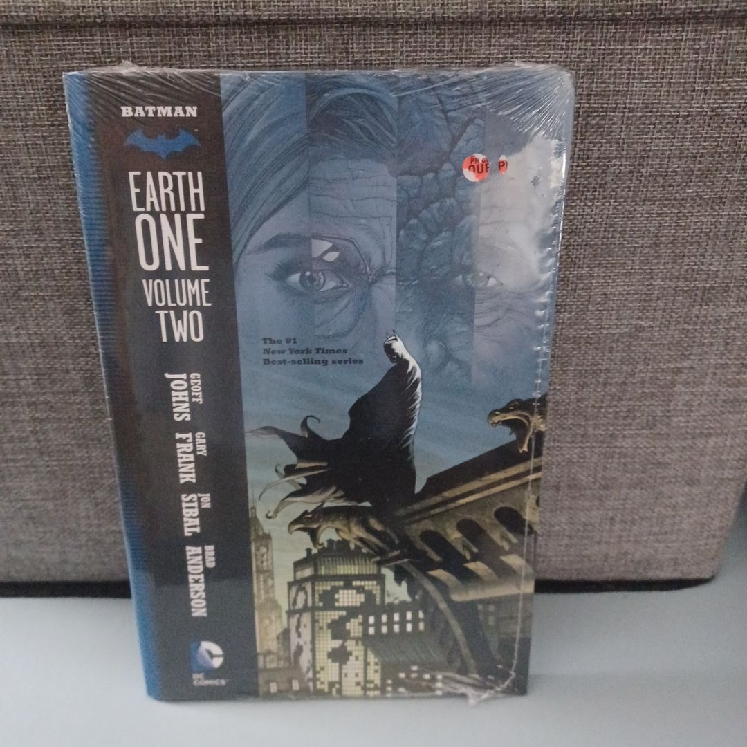 Batman: Earth One Vol. 2