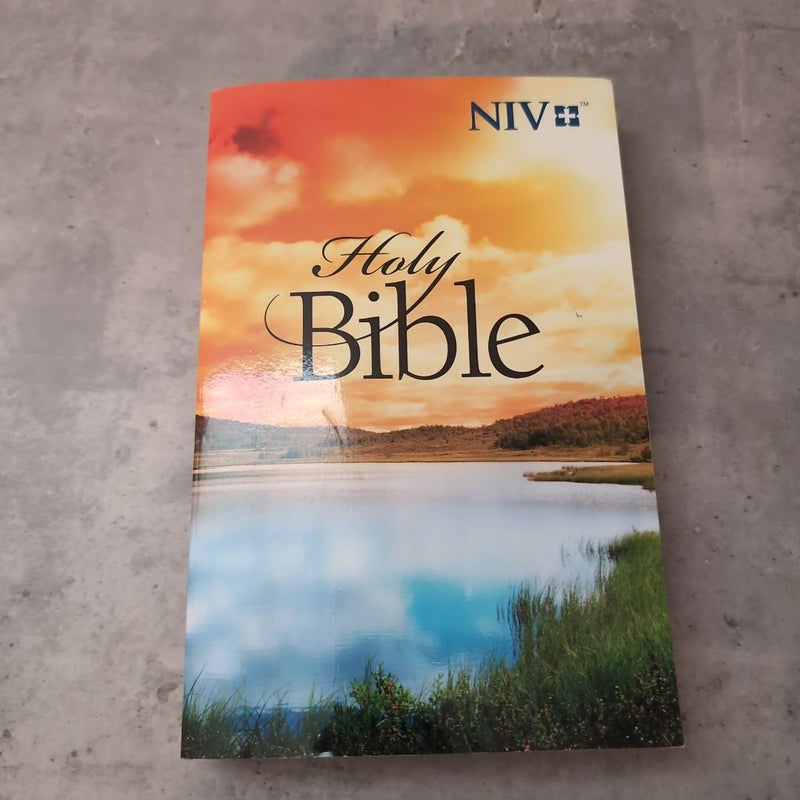 NIV Outreach Bible - Scenic Cover