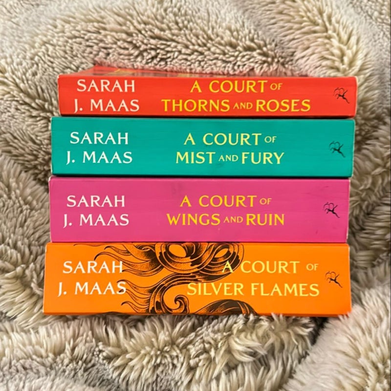 A Court of Thorns and Roses lot, 4/5 books