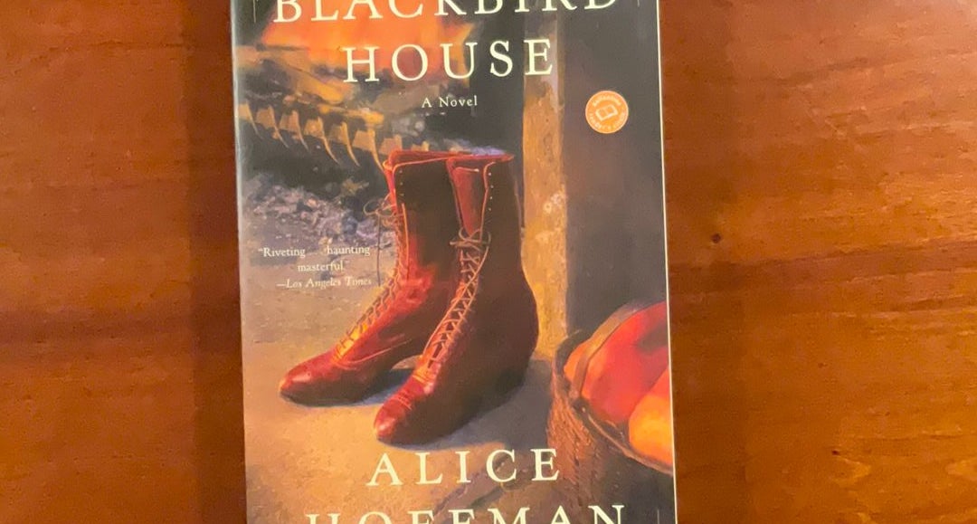 Blackbird House by Alice Hoffman, Paperback | Pangobooks