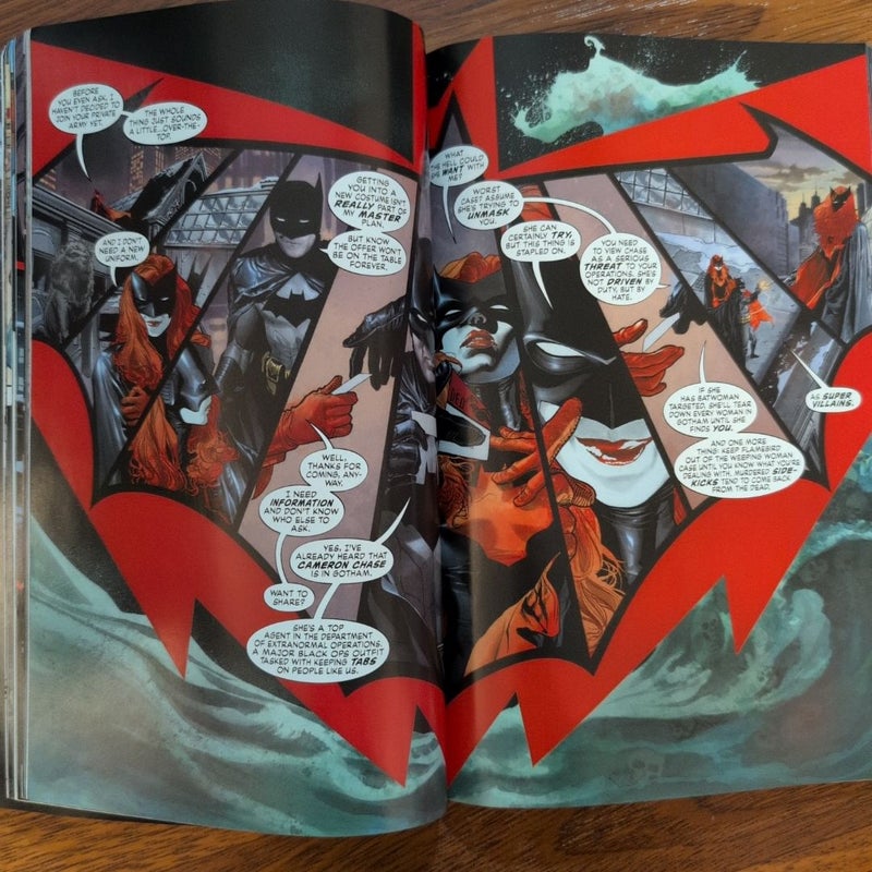 Batwoman Vol. 1: Hydrology (the New 52)
