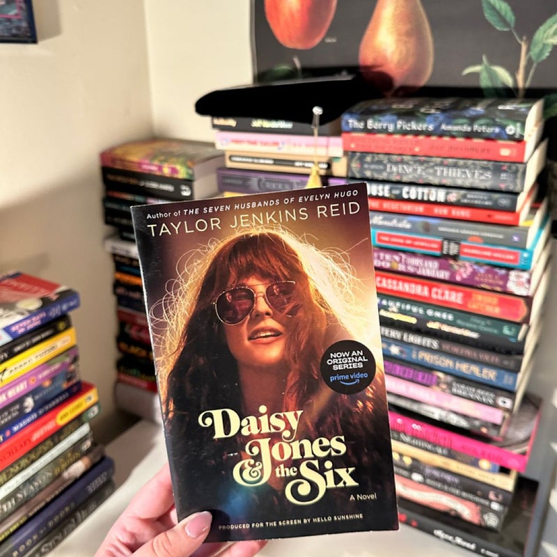 Daisy Jones and the Six (TV Tie-In Edition)