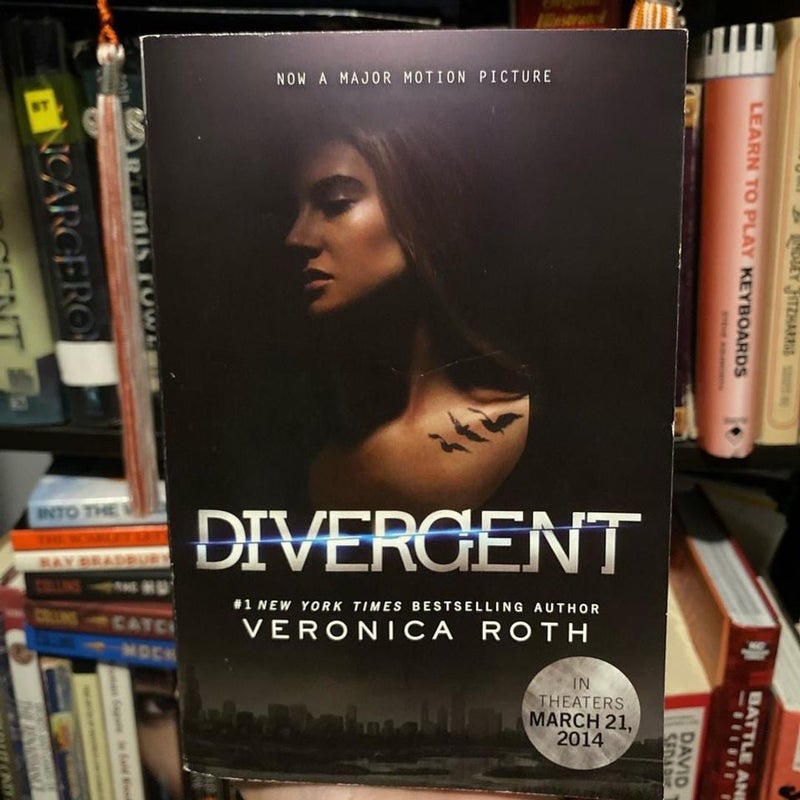 Divergent Movie Tie-In Edition