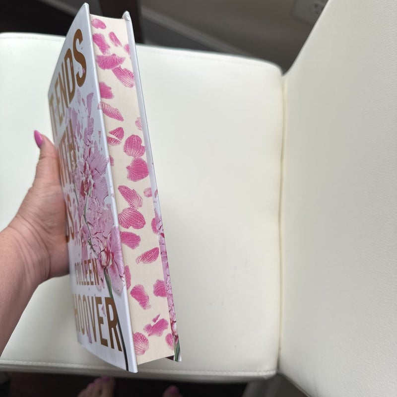 It Ends with Us - Waterstones UK special edition with sprayed edges
