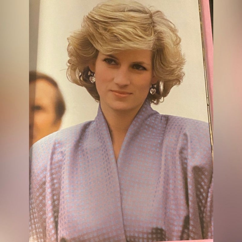 Princess Dianas Latest Fashion (1985) FIRST EDITION 
