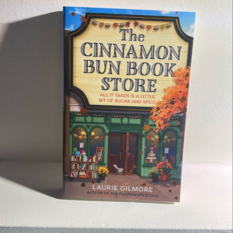 The Cinnamon Bun Book Store (Dream Harbor, Book 2)