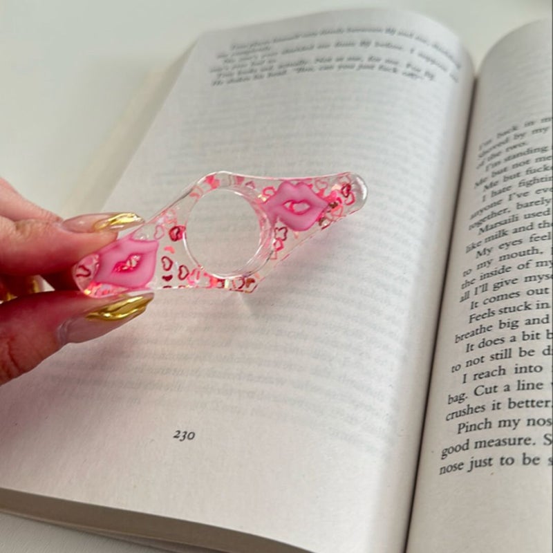 book/page/thumb holder - kisses + hearts 💕 🎀