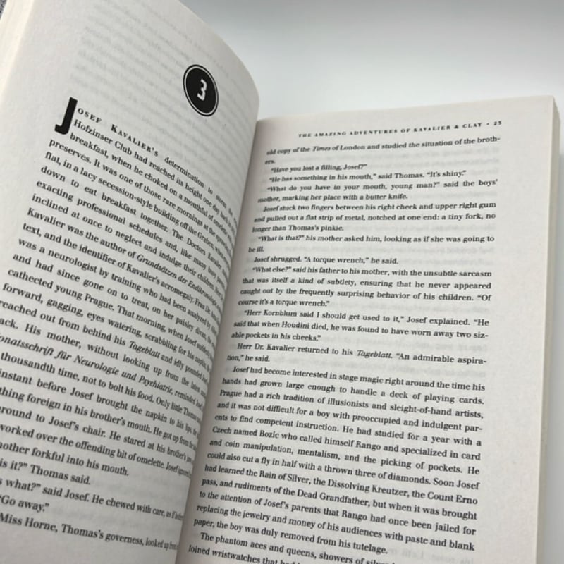 The Amazing Adventures of Kavalier and Clay (with Bonus Content)