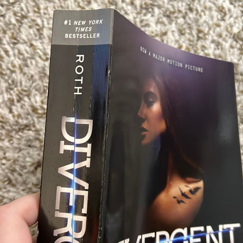 Divergent Movie Tie-In Edition