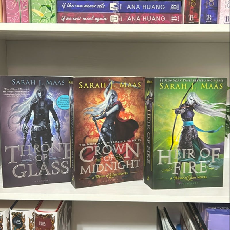 Oop Throne of glass, Crown of midnight, and Heir of Fire set