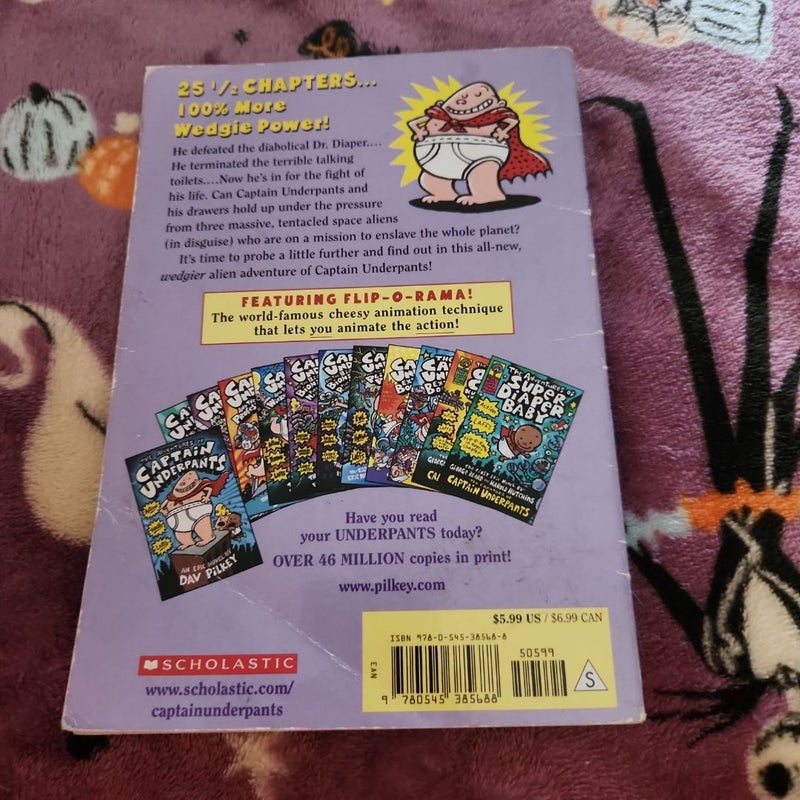 Captain Underpants and the Invasion of the Incredibly Naughty Cafeteria Ladies from Outer Space ( and the Subsequent Assault of the Equally Evil Lunchroom Zombie Nerds)