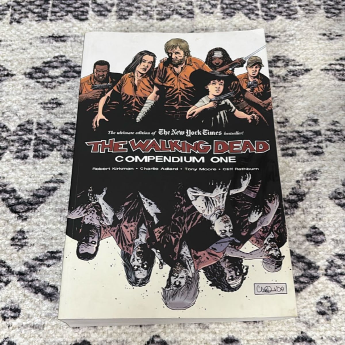 The Walking Dead Compendium by Robert Kirkman, Charles Adlard, Cliff ...