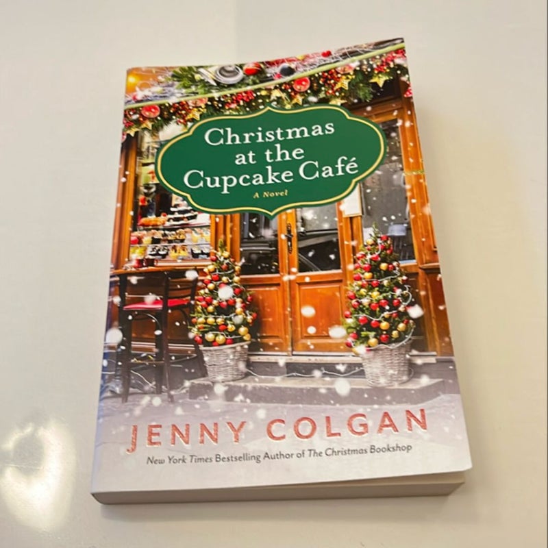 Christmas at the Cupcake Cafe